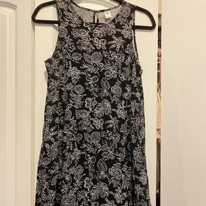 Old navy black and white print dress